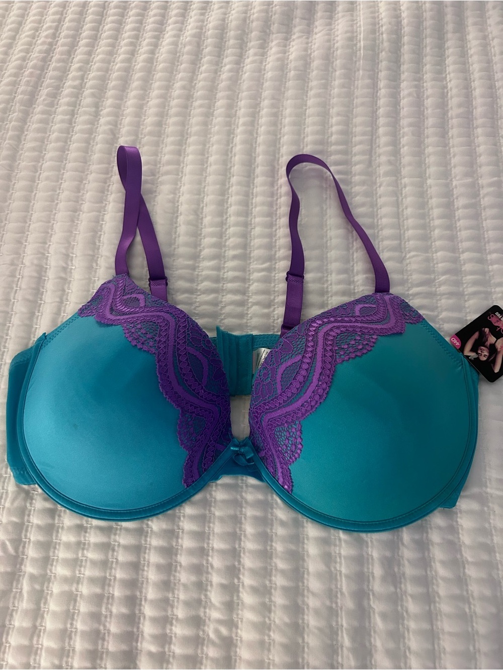 Just Intimates Teal and Purple Lace-Trim Molded T-Shirt Bra. Size 44D.   NWT